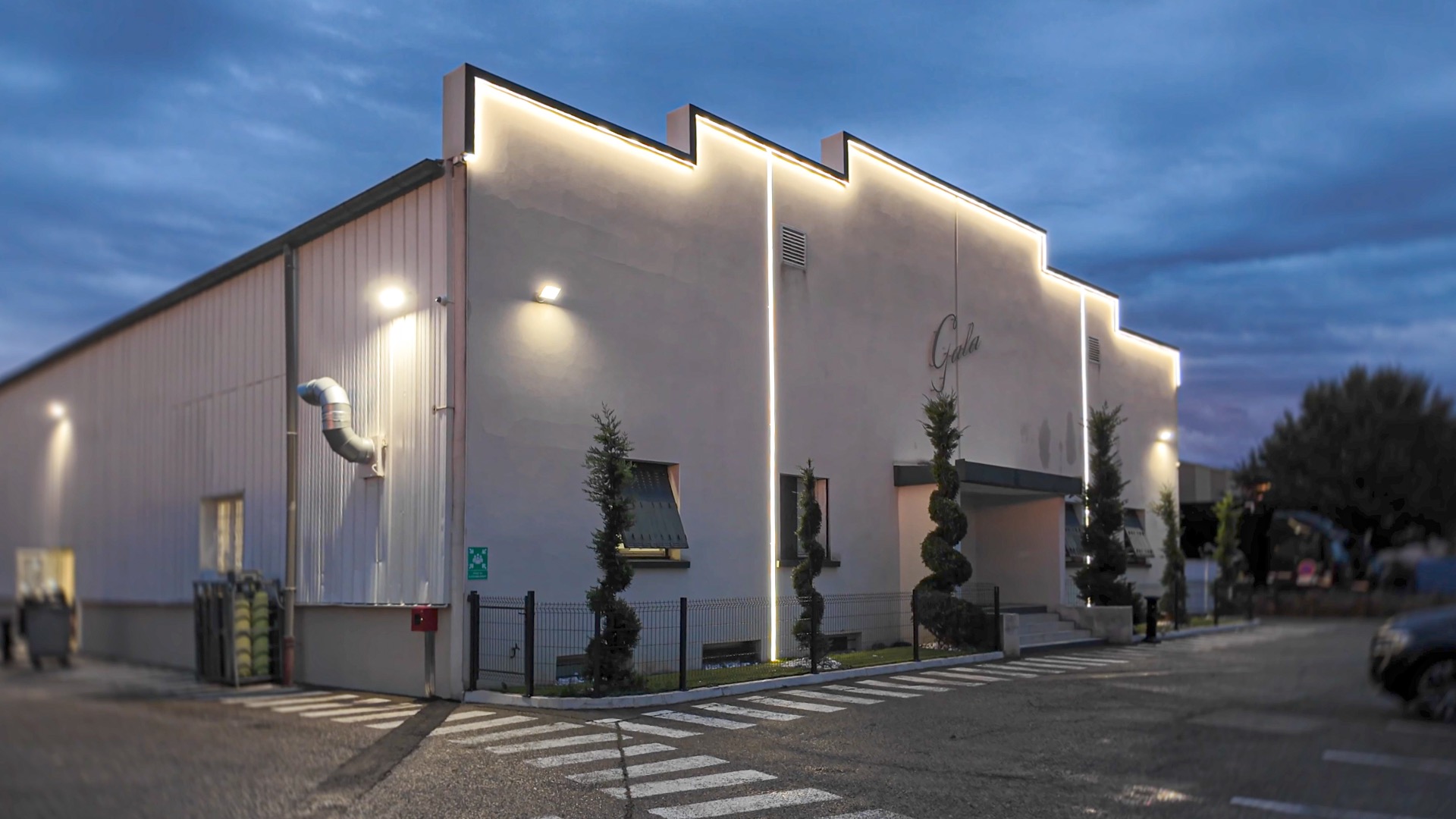 Gala R&eacute;ception — fa&ccedil;ade de nuit